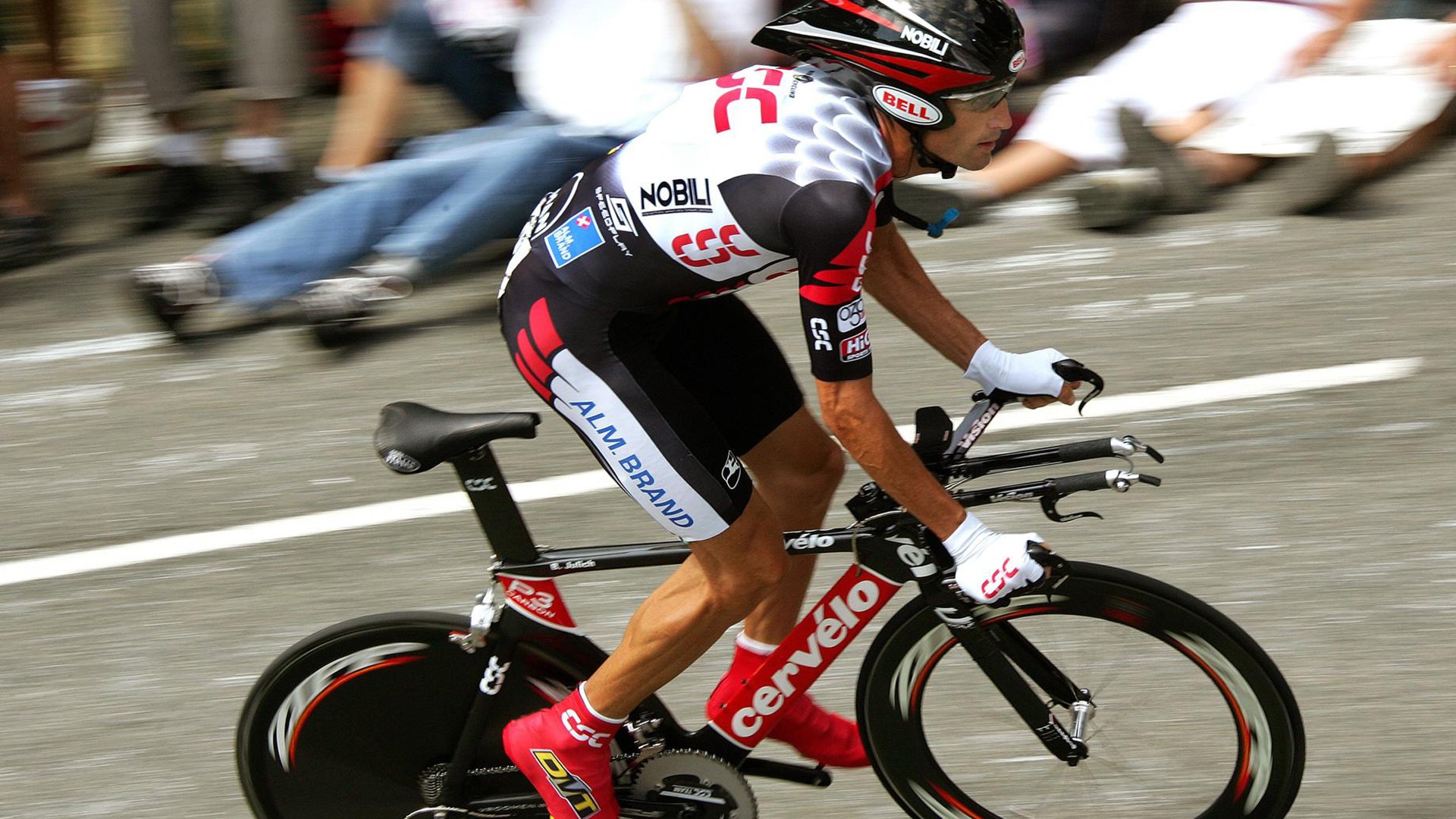 “天降“灾难”;车祸瞬间的惊魂救援”,传奇故事 车祸从天而降