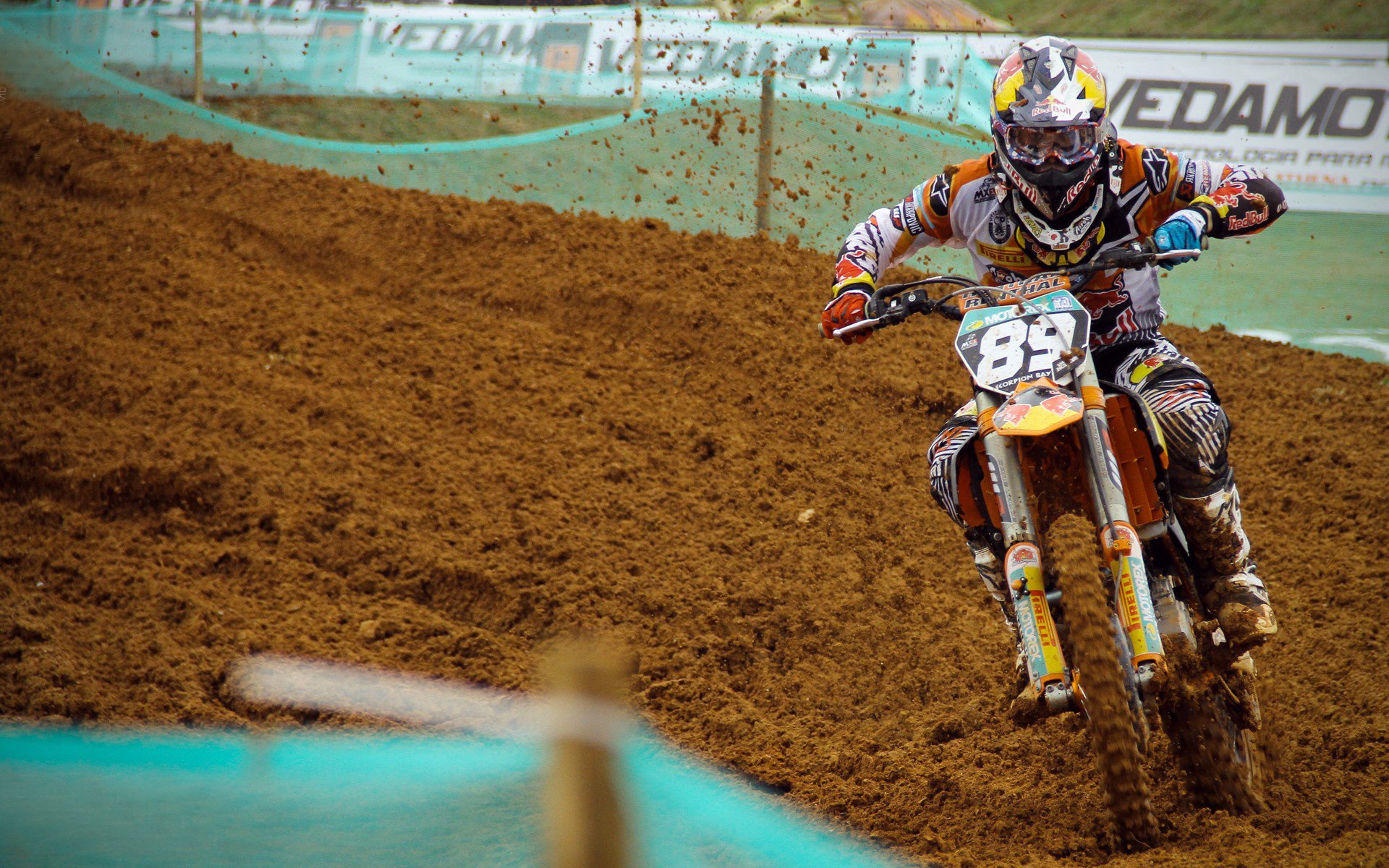 《Uzi：王者归来，再次点亮电竞世界》，uzi6年电竞