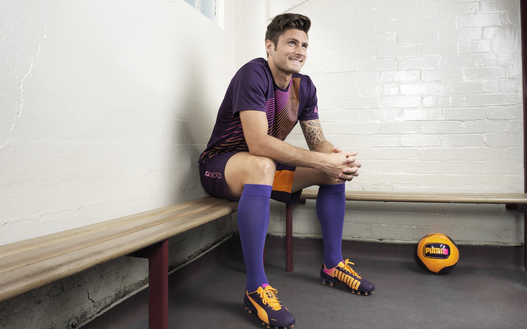 《比赛现场：观众热情点燃整个舞台》，观众在比赛现场用英语怎么说