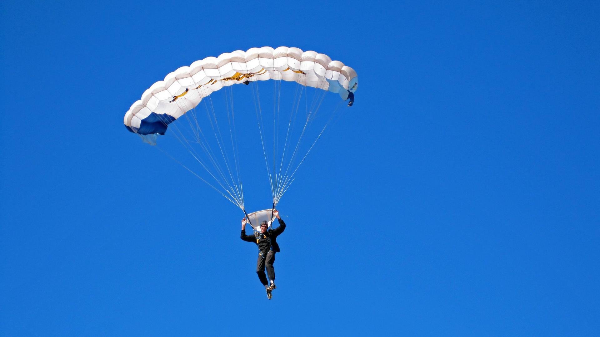 KY Sports-观众席上的热情互动掀起高潮，观众热烈